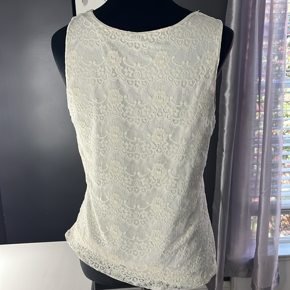 Lined lace tank, size medium - Picture 3 of 3
